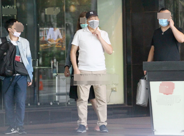 澎恰恰|资深男星澎恰恰宣布破产后 与妻子分居寄宿在朋友家 出行搭摩托