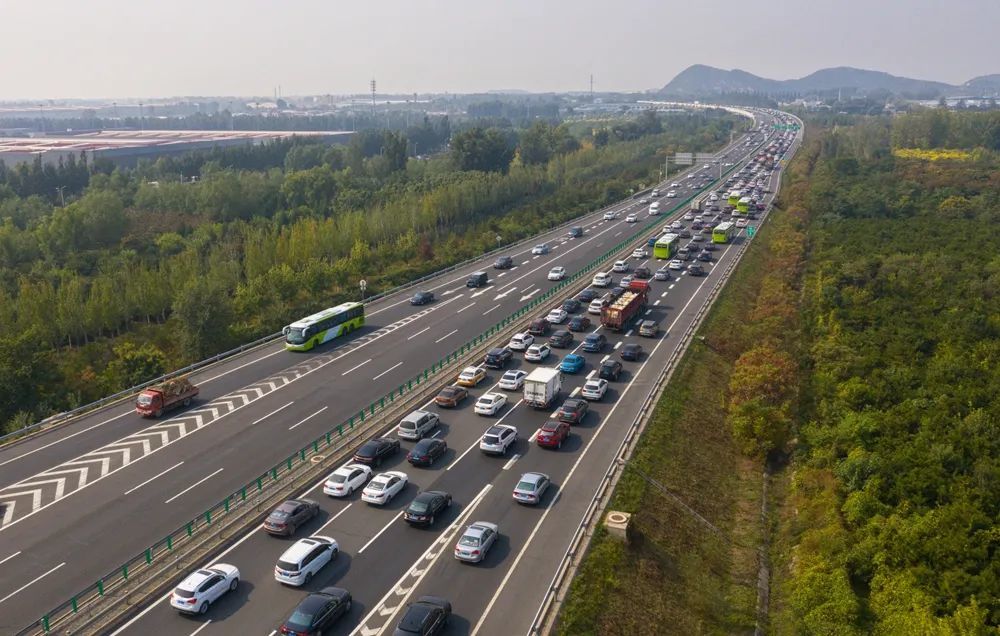 地铁|今晚地铁“加班”、明起限行轮换，长假尾声交通提醒来了