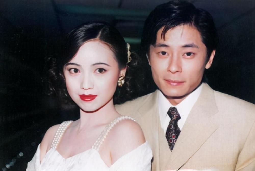 他曾比"四大天王"火爆,却遭人陷害中铅毒,今58岁落寞无人知