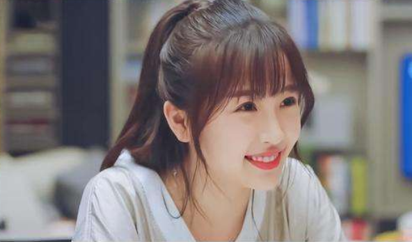 金子涵|金子涵和素人合照被质疑颜值？网友：被艳压，素人赢了