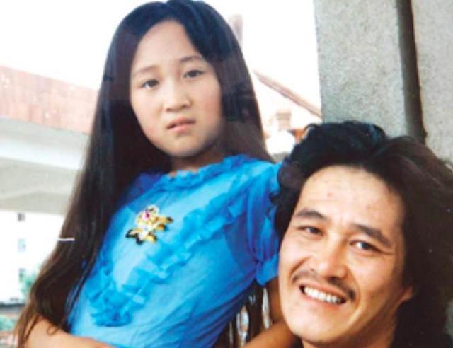 赵本山|赵本山外孙出演《刘老根4》，身后跟着三助理，小小年纪架势十足