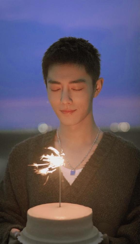 肖战|只因给肖战送了生日祝福，他得罪粉丝被骂，现已掉粉一百万