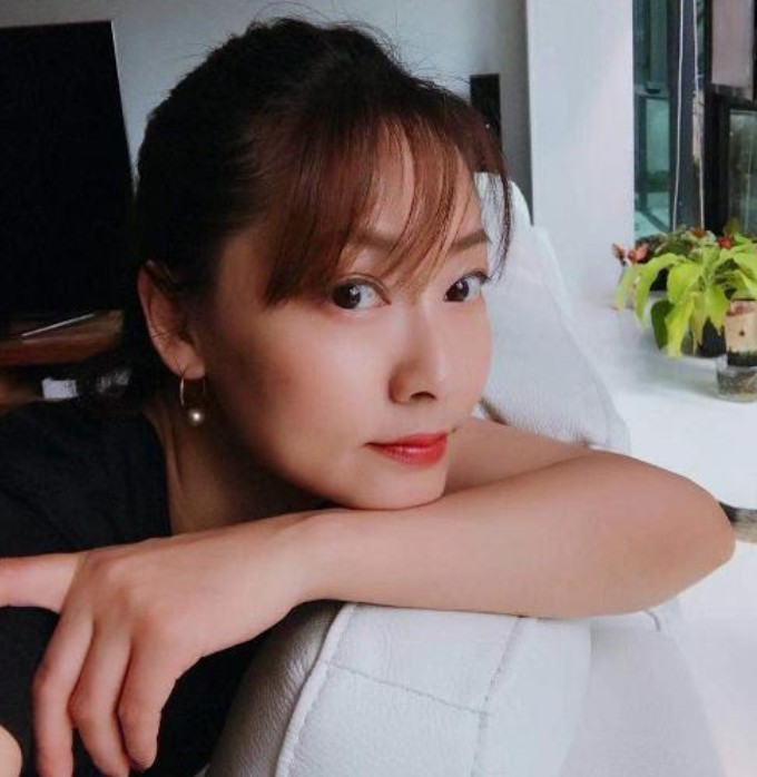 经历破产和妻子流产后,张卫健家厨房只容得下一人,张茜变化大