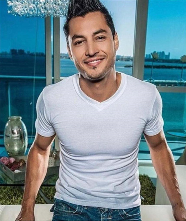 伊巴拉|歌手安东尼因患重度抑郁症自杀，抢救无效去世年仅41岁