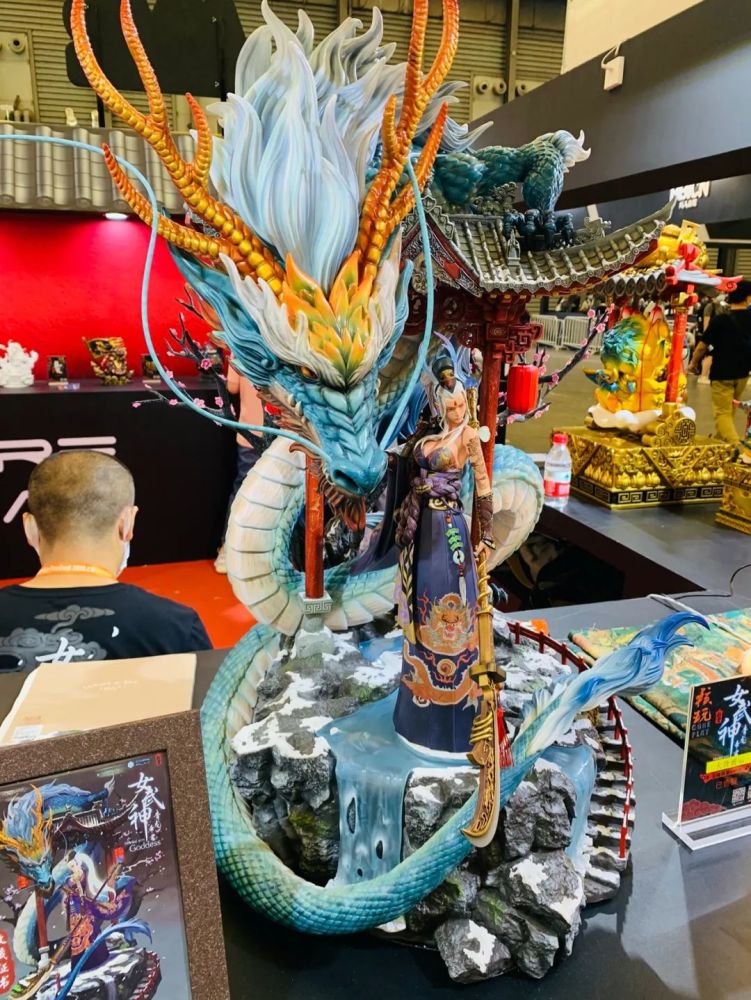 了鸭从灰模到上色能看出来做的很精细,确认过眼神是我买不起的手办