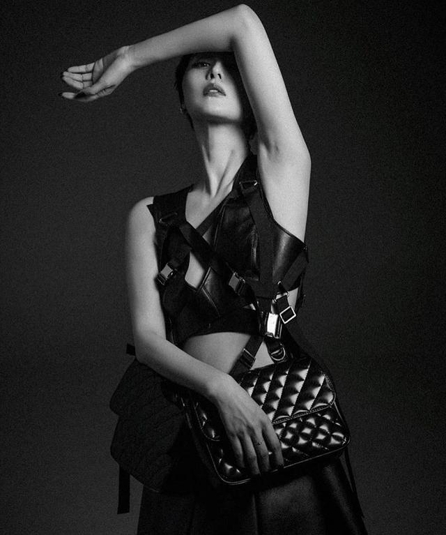 范冰冰|范冰冰登国外封面，短发造型依旧难掩女王气质，复出只是时间问题