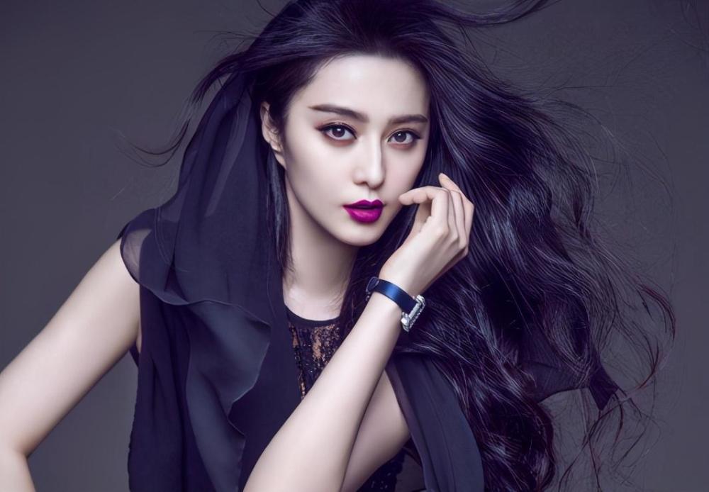 范冰冰|范冰冰登国外封面，短发造型依旧难掩女王气质，复出只是时间问题