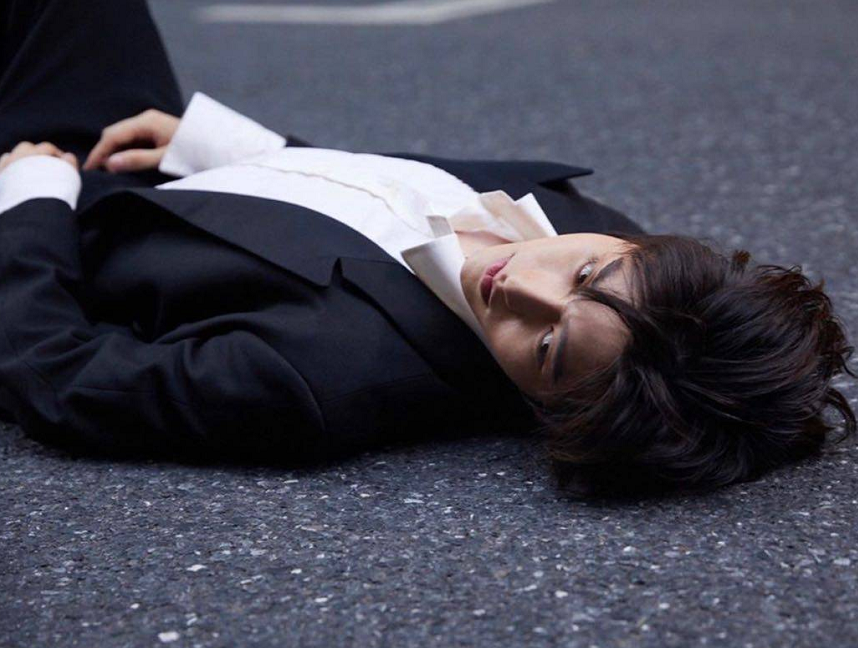 蔡徐坤|被质疑人气不如肖战，蔡徐坤晒街拍帅照，不到一小时人气互动爆表