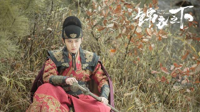 朱一龙|9月艺人新媒体指数：朱一龙蝉联冠军，肖战上升，王一博原地不动