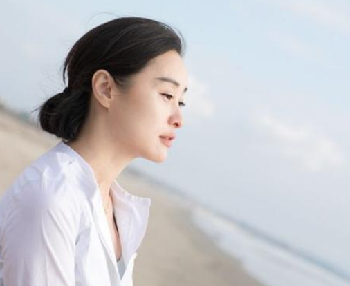 陈建斌|陈建斌：与校花呼小静分手，与吴越不断争吵，直到遇到蒋勤勤