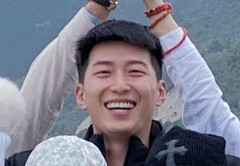 何超莲|何超莲与男友演绎游客照，热恋情侣假期一路撒糖，窦骁已现幸福肥