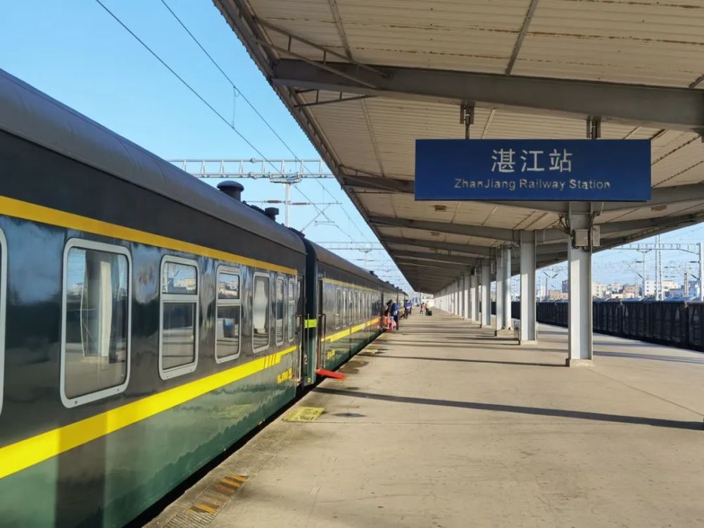 10月4日5时40分,y488次列车从湛江出发,全程14天搭乘672名旅客去往