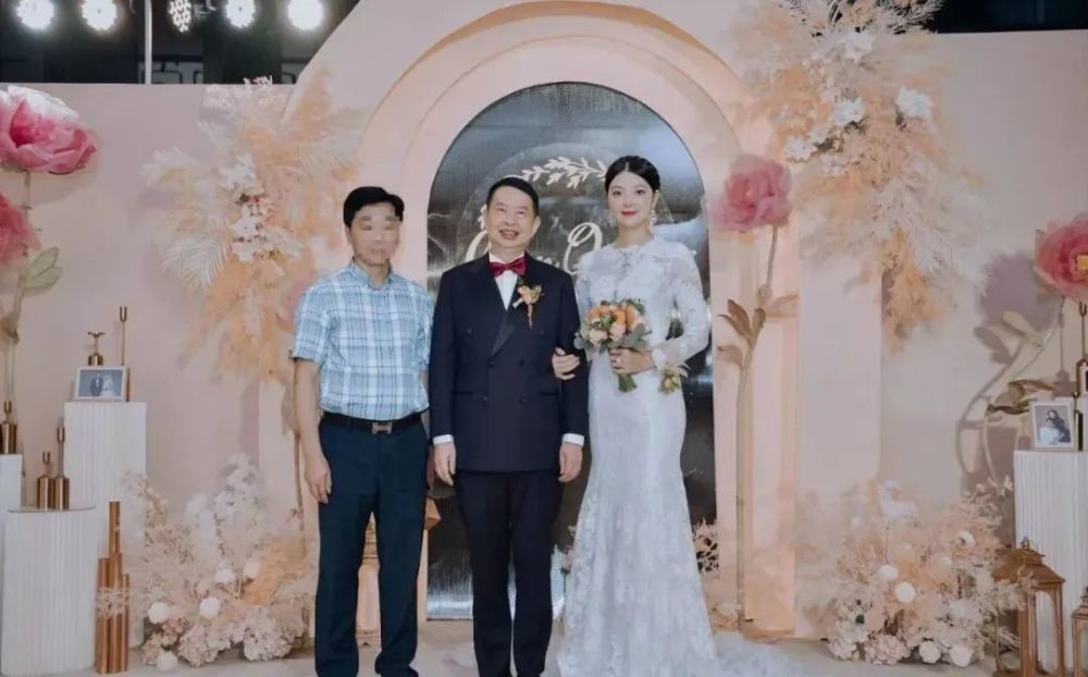 中国最大金矿63岁董事长娶38岁妻子,新娘曾是晋江形象推广大使