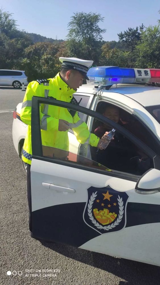 节日我在岗长假里在路上抚顺交警道不完的暖心事