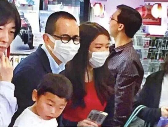 郭嘉文|还没分手？秀戒指宣誓主权，富豪男友还给了2000万投资！