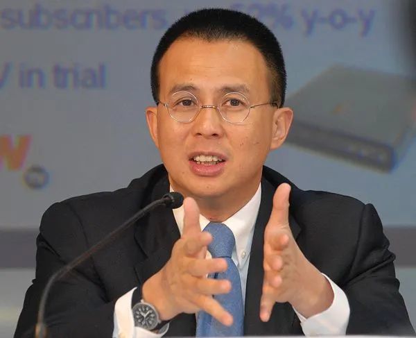 郭嘉文|还没分手？秀戒指宣誓主权，富豪男友还给了2000万投资！