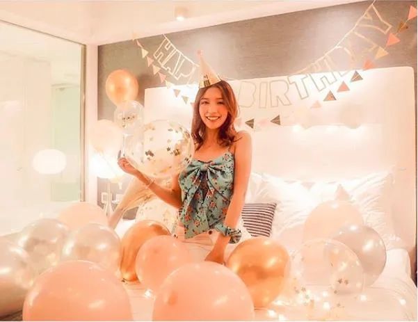 郭嘉文|还没分手？秀戒指宣誓主权，富豪男友还给了2000万投资！