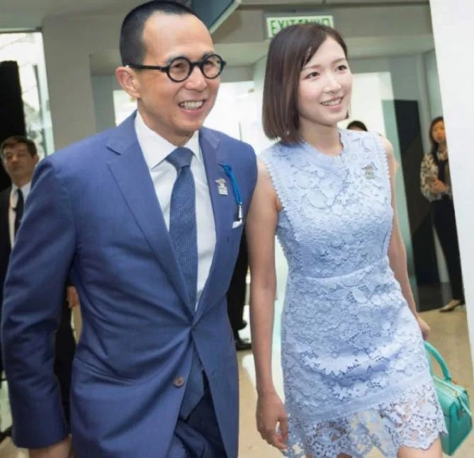 郭嘉文|还没分手？秀戒指宣誓主权，富豪男友还给了2000万投资！