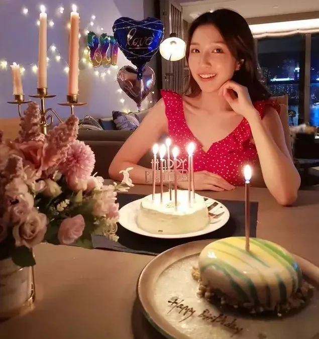 郭嘉文|还没分手？秀戒指宣誓主权，富豪男友还给了2000万投资！