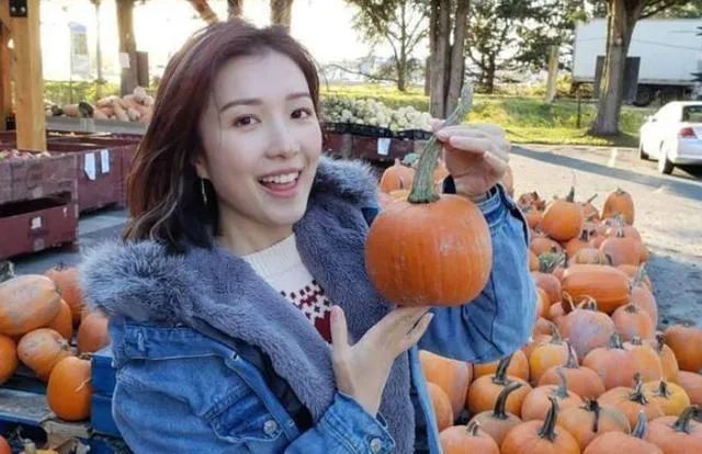 郭嘉文|还没分手？秀戒指宣誓主权，富豪男友还给了2000万投资！