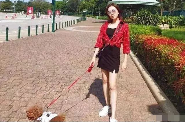 郭嘉文|还没分手？秀戒指宣誓主权，富豪男友还给了2000万投资！