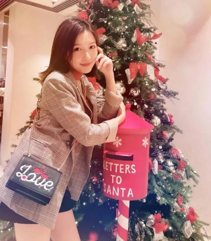 郭嘉文|还没分手？秀戒指宣誓主权，富豪男友还给了2000万投资！