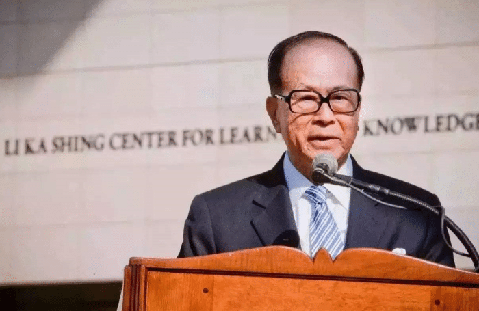英國宣布為300萬港人提供入籍，李嘉誠投資了100億。