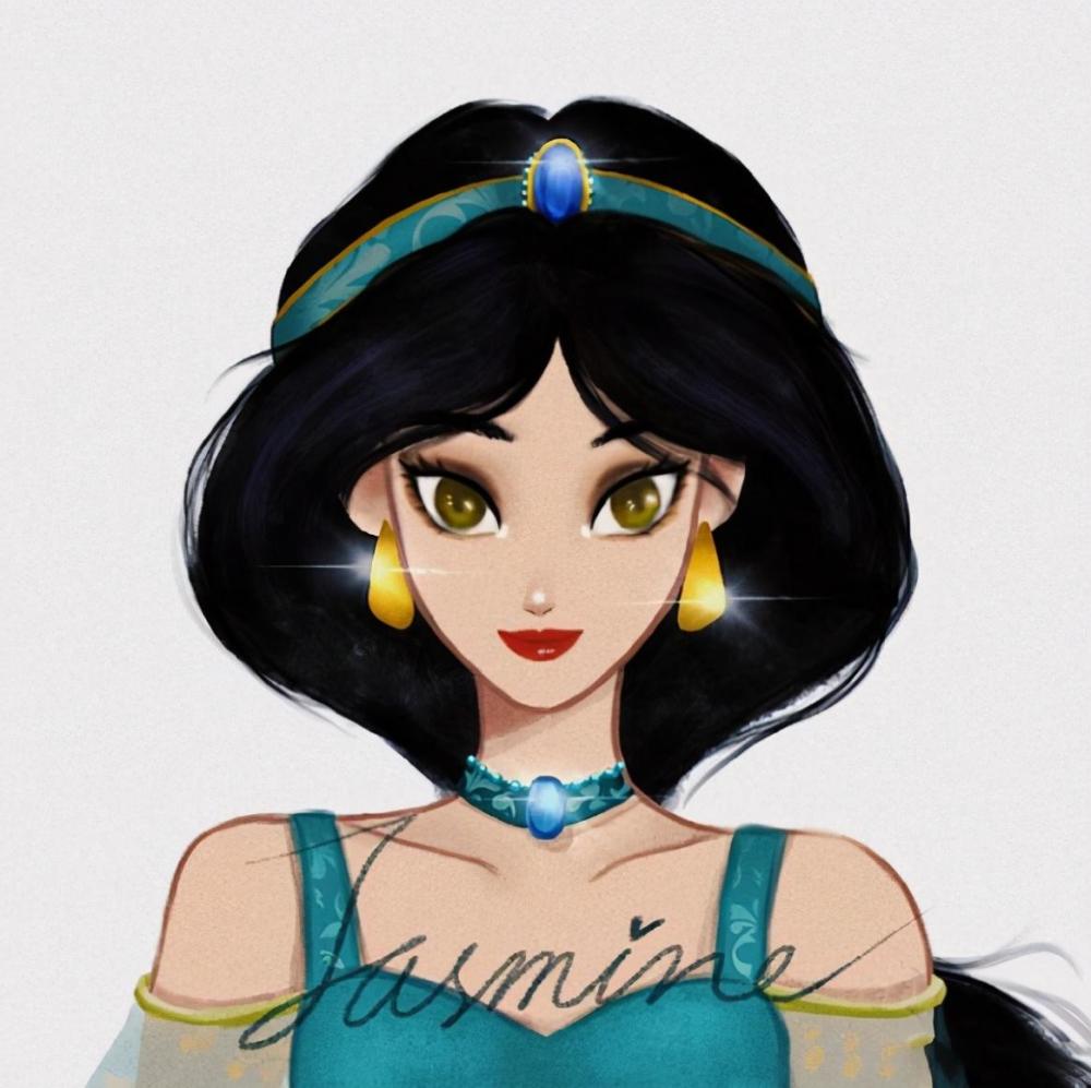 自然也是一头黑发,个人感觉她这个样子,和白雪公主看着好像姐妹一样呢