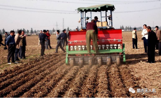分蘖|小麦播种量多少最合适？小麦播种行距间隔多少有助于高产？