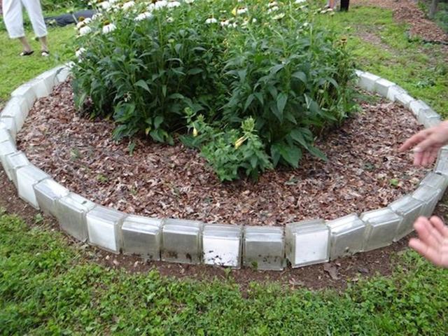 若是有个院子,院子围墙我都能用玻璃砖砌,高级洋气都纷纷来拍照