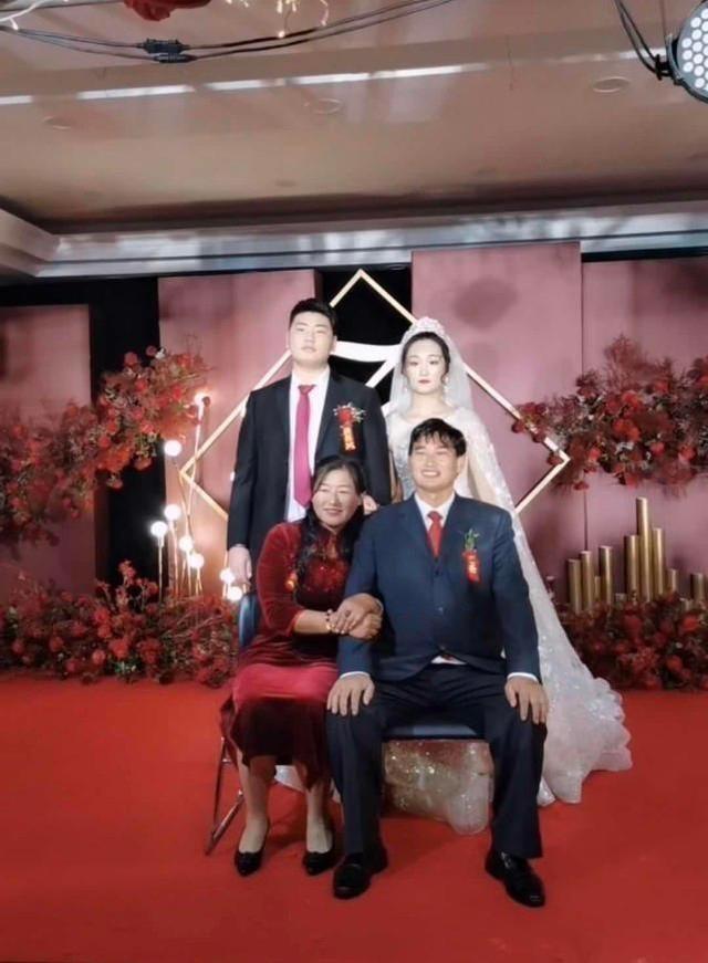 朱之文|大衣哥儿媳亮相回门宴，一袭红裙气质不输明星，自曝结婚不是图钱