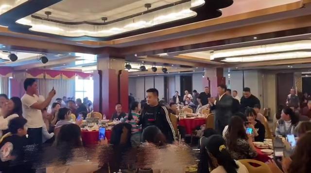 朱之文|大衣哥儿媳亮相回门宴，一袭红裙气质不输明星，自曝结婚不是图钱