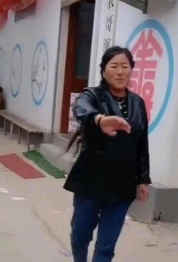 朱之文|大衣哥儿媳亮相回门宴，一袭红裙气质不输明星，自曝结婚不是图钱