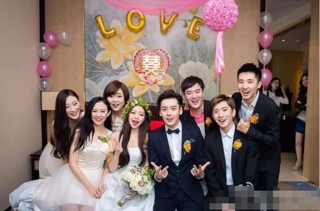 不是很好,之后他就回归生活,和交往多年的大学同学兼女友王小岚结婚