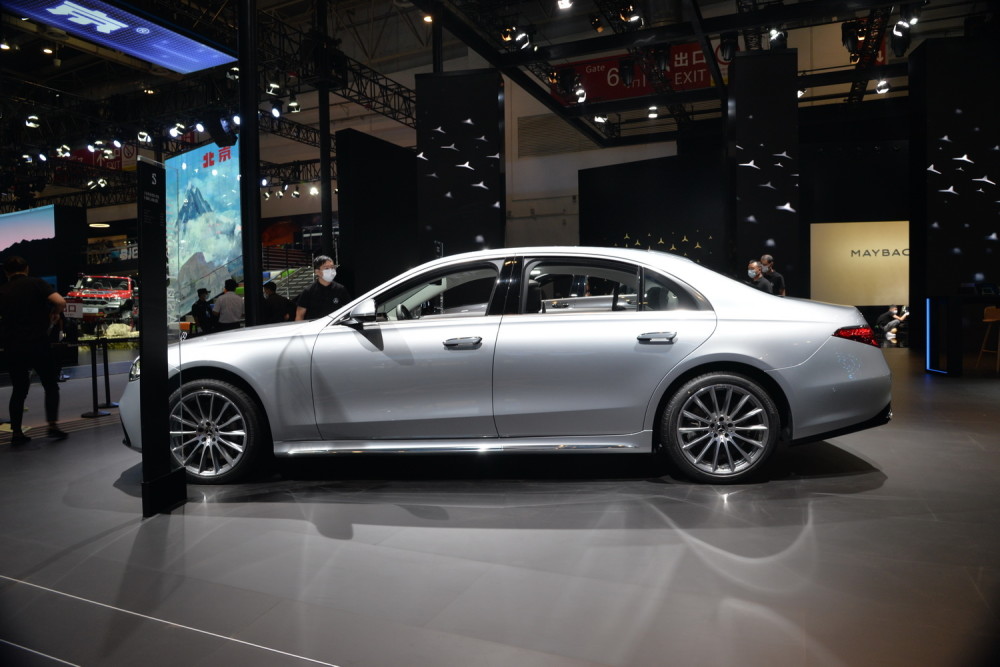 奔驰|首次和公众见面呼声有多高？车展实拍全新一代奔驰S级