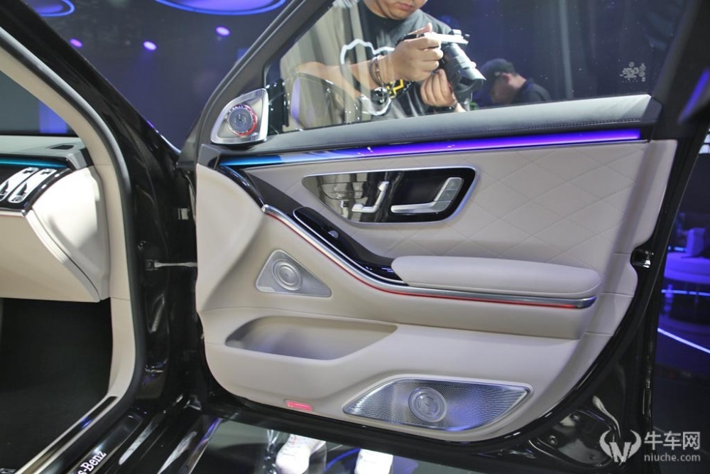 奔驰|首次和公众见面呼声有多高？车展实拍全新一代奔驰S级