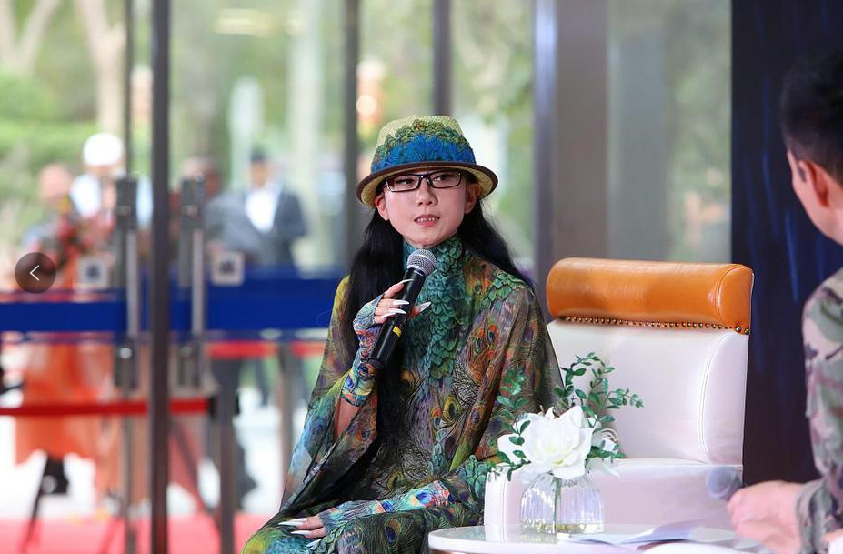 杨丽萍|30年不剪指甲，20年不食米粒，61岁的杨丽萍过得如何呢