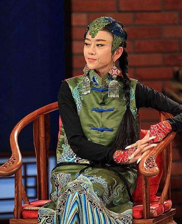 杨丽萍|30年不剪指甲，20年不食米粒，61岁的杨丽萍过得如何呢