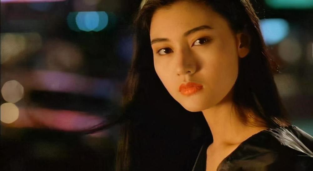 李嘉欣|50岁李嘉欣晒生活照，纤细身材十分吸睛，她的颜值真是大写的服气