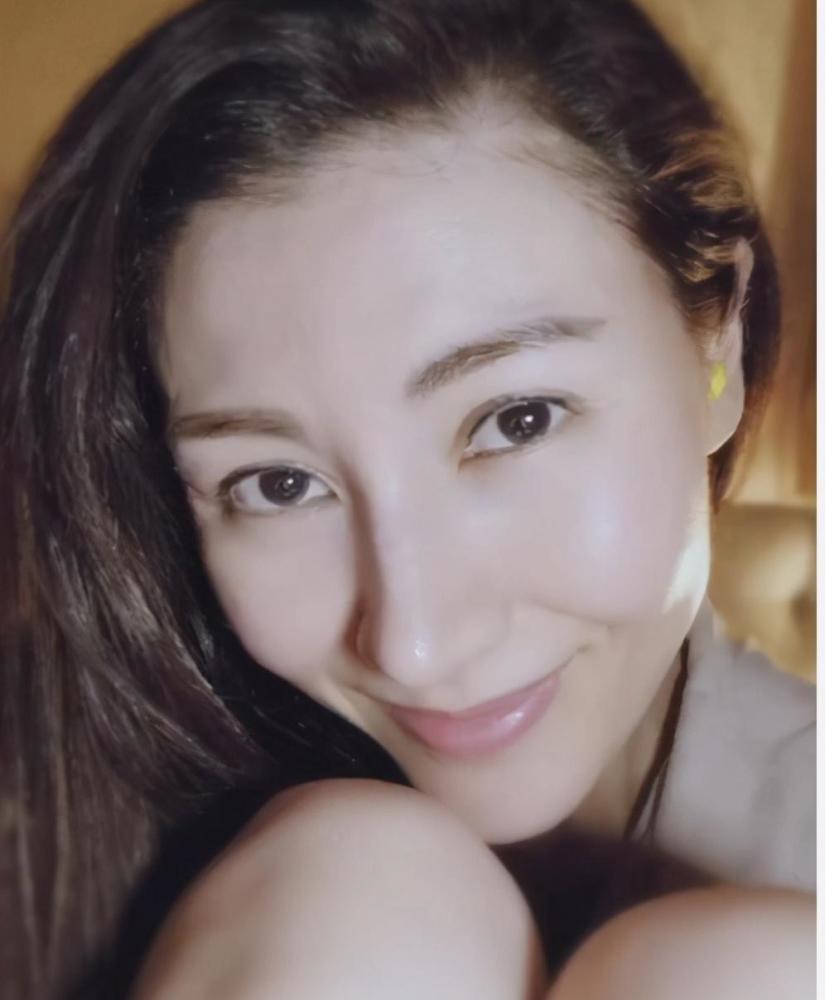 李嘉欣|50岁李嘉欣晒生活照，纤细身材十分吸睛，她的颜值真是大写的服气