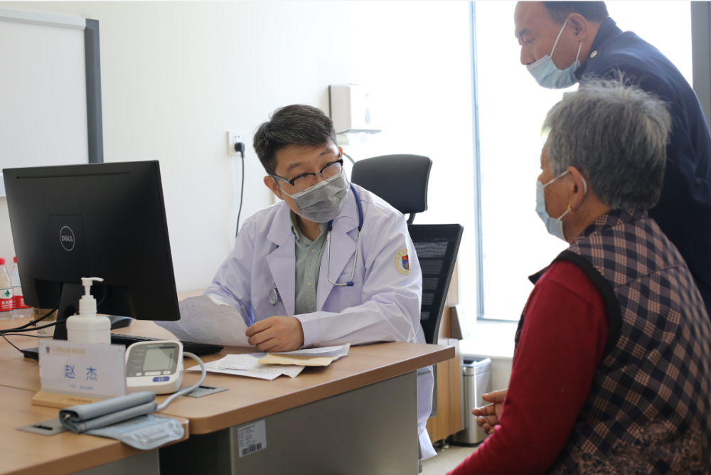 赵仙先教授山东省立医院心内科主任苑海涛教授"此次参与义诊的专家都