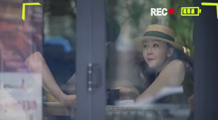 王一楠|“尓豪”高鑫与老婆罕同框，抛下女儿过二人世界，吃饭看电影秀足恩爱