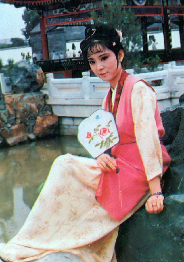 红楼梦|《红楼梦》里金钏和晴雯的遭遇：情绪能杀人？可怕吧