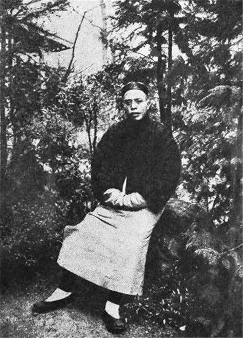 王国维|王国维见苍老的妻子，心酸写下一首词，最后一句成名句，流传至今