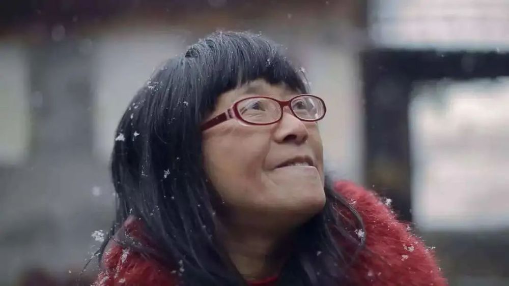 杨超越|杨超越不想谈恋爱只想赚钱：最有安全感的爱情是分得起手，离得起婚