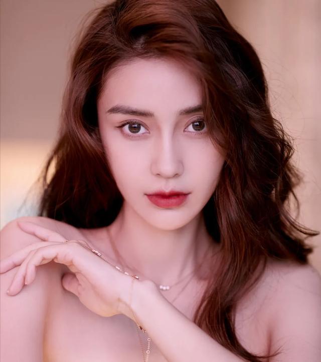 angelababy|模特，黄晓明娇妻，小海绵妈妈，多重身份下是杨颖藏不住的野心