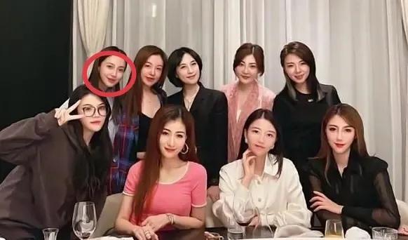 angelababy|模特，黄晓明娇妻，小海绵妈妈，多重身份下是杨颖藏不住的野心