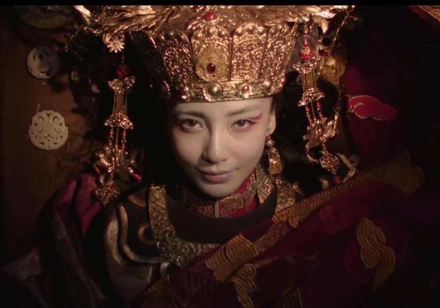 angelababy|模特，黄晓明娇妻，小海绵妈妈，多重身份下是杨颖藏不住的野心