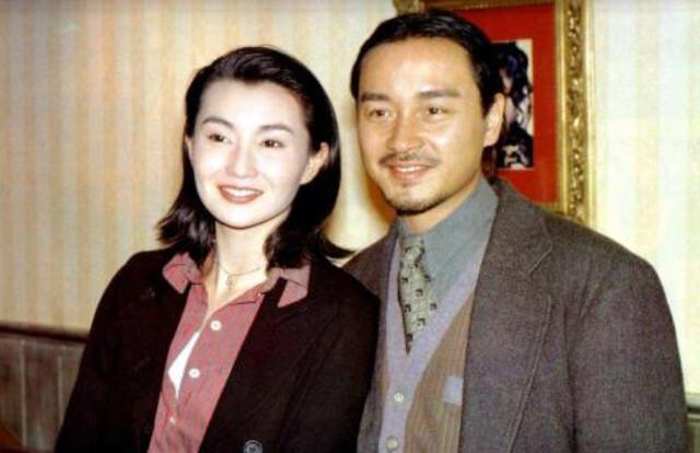 92年,张国荣在庆功宴上拍案怒吼:再敢打她,我在香港叫人收拾你