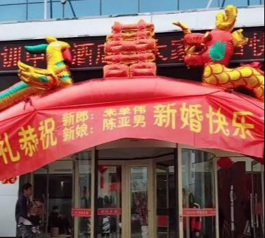 朱单伟|朱之文美女亲家母曝光，婚后带女儿做黑色美甲，比女儿更像赵丽颖